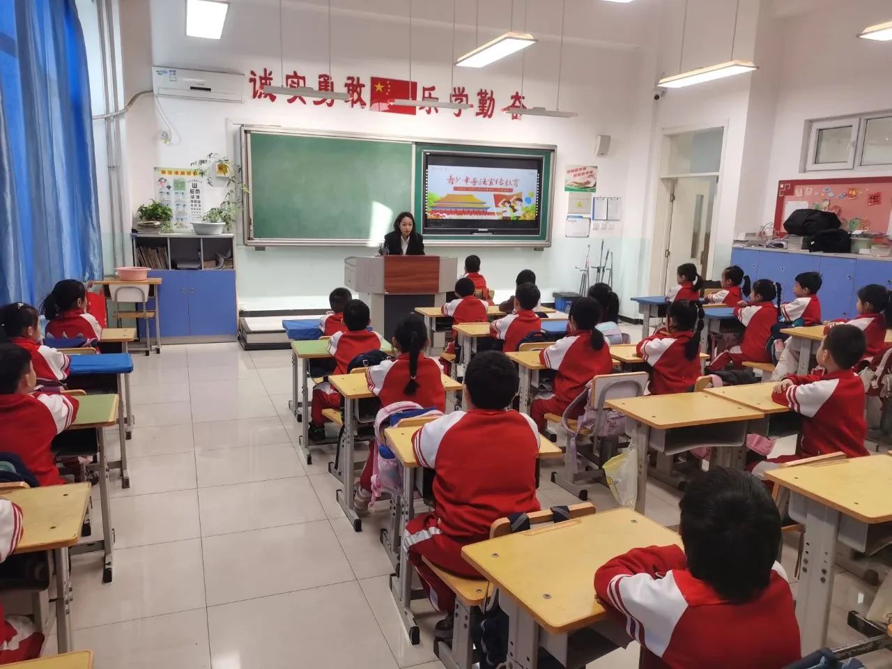 做党和人民满意的好律师 天津行通律师事务所开展青少年普法宣传教育法律讲座1 1.9.jpg